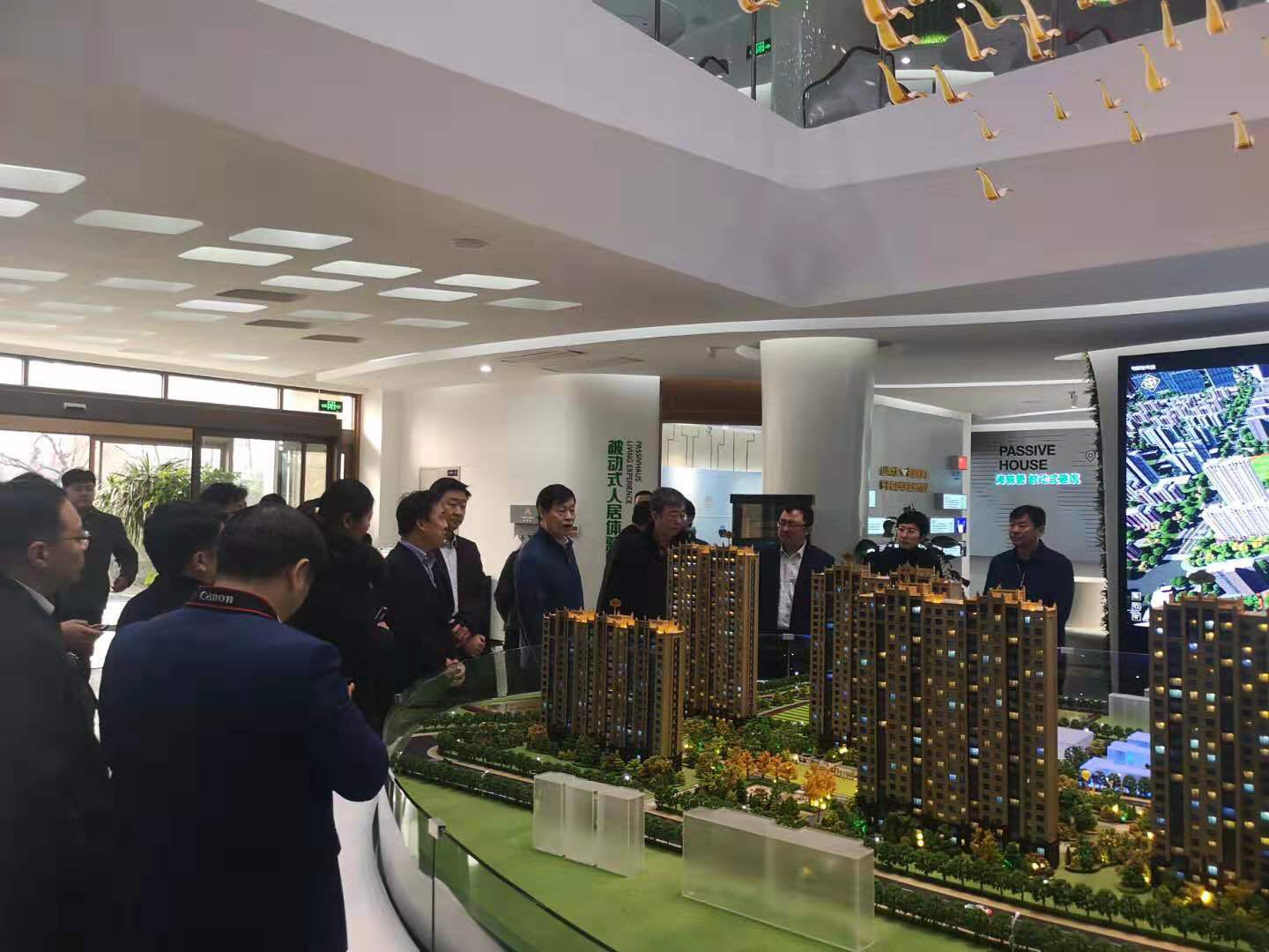 住建部總工程師、中國房地產(chǎn)協(xié)會副會長、秘書長陳宜明蒞臨海德堡被動式住宅項(xiàng)目考察指導(dǎo)工作!